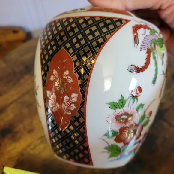 Vintage Japanese Imari hand painted porcelain ginger jar - Picture 6 of 14